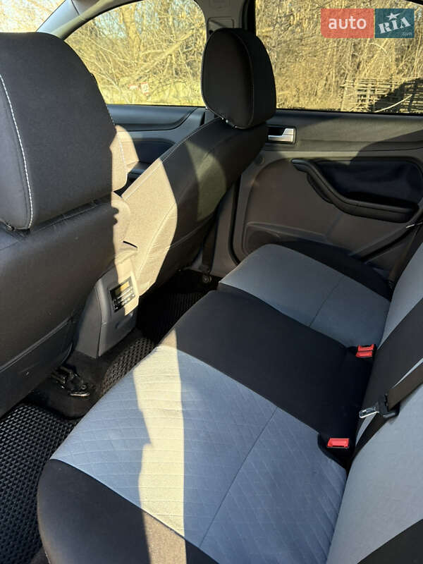 Хэтчбек Ford Focus 2005 в Киеве