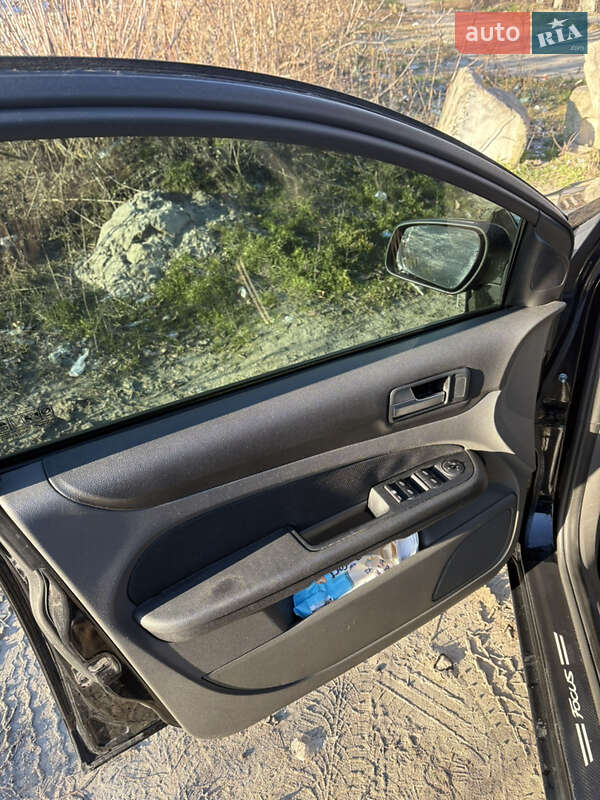 Хэтчбек Ford Focus 2005 в Киеве