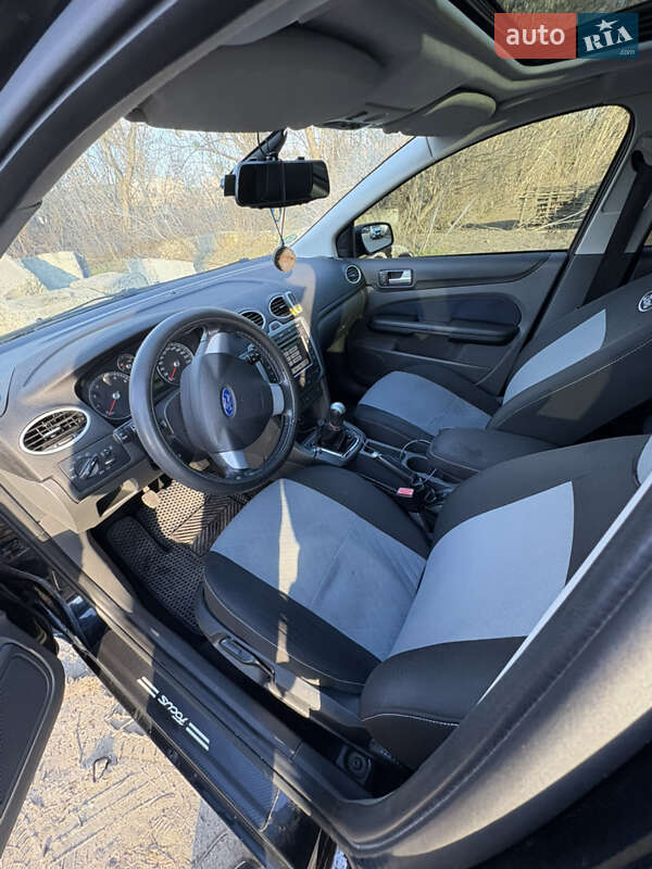 Хэтчбек Ford Focus 2005 в Киеве