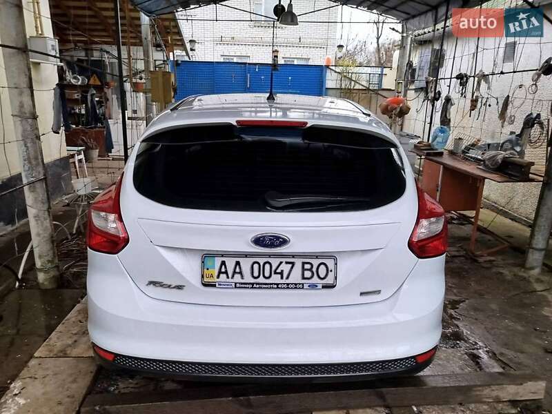 Хэтчбек Ford Focus 2014 в Киеве