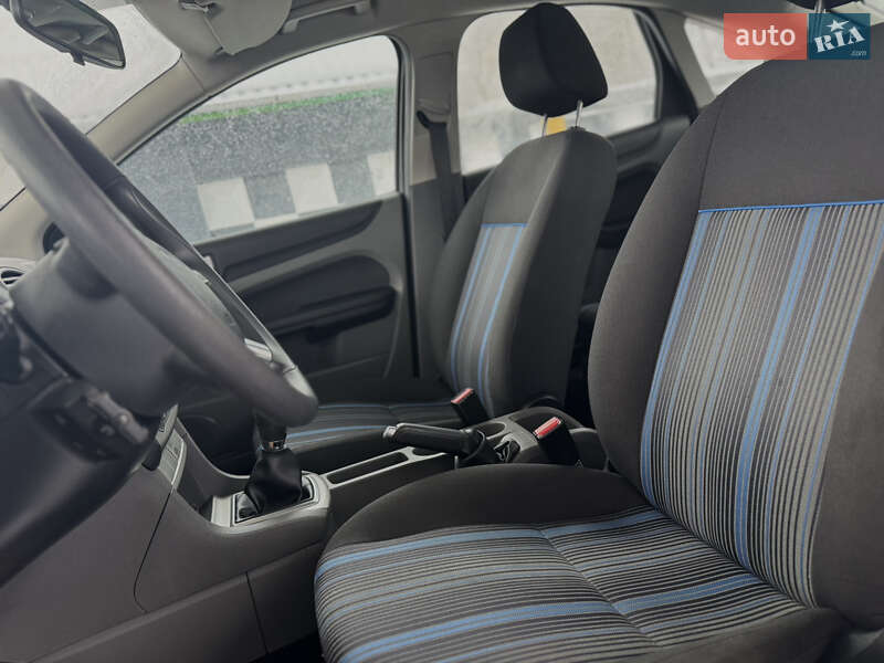 Хэтчбек Ford Focus 2008 в Староконстантинове