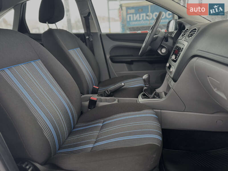 Хэтчбек Ford Focus 2008 в Староконстантинове