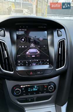 Седан Ford Focus 2012 в Чернівцях
