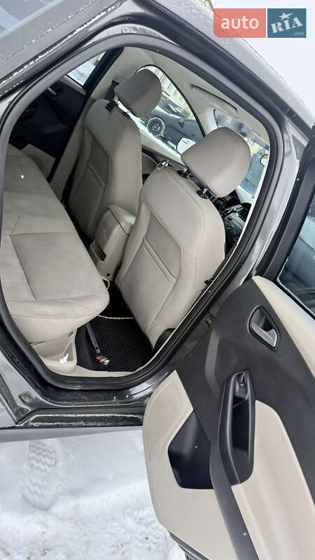 Седан Ford Focus 2015 в Теплику