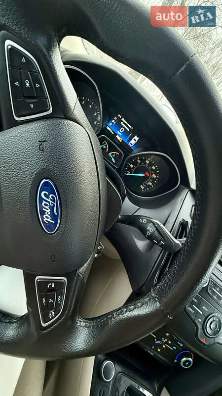 Седан Ford Focus 2015 в Теплику