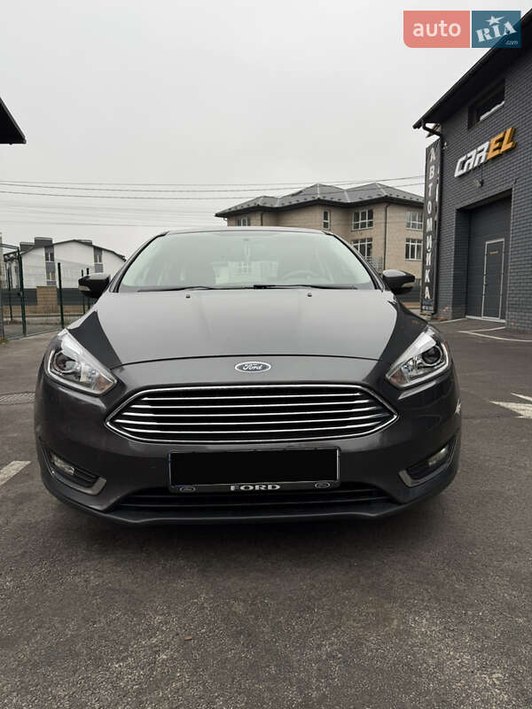 Хэтчбек Ford Focus 2016 в Вишневом