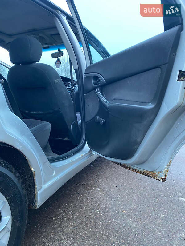 Универсал Ford Focus 1999 в Глухове фото 9 Универсал Ford Focus 1999 в Глухове
