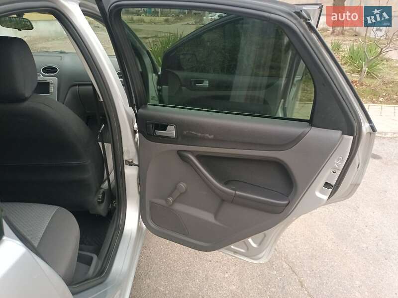 Хетчбек Ford Focus 2007 в Павлограді