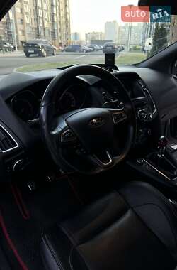 Хетчбек Ford Focus 2015 в Чернігові