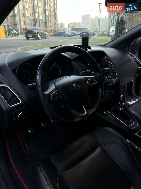 Хетчбек Ford Focus 2015 в Чернігові