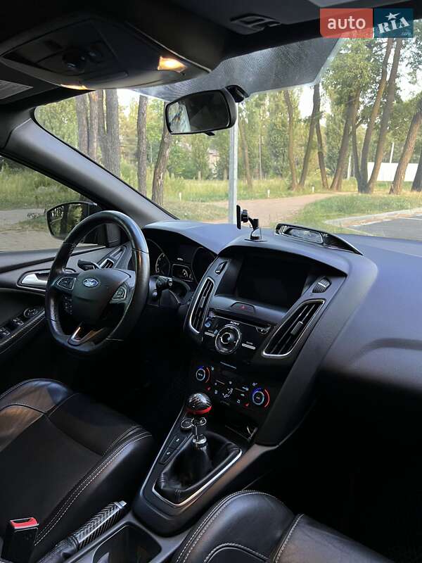 Хетчбек Ford Focus 2015 в Чернігові