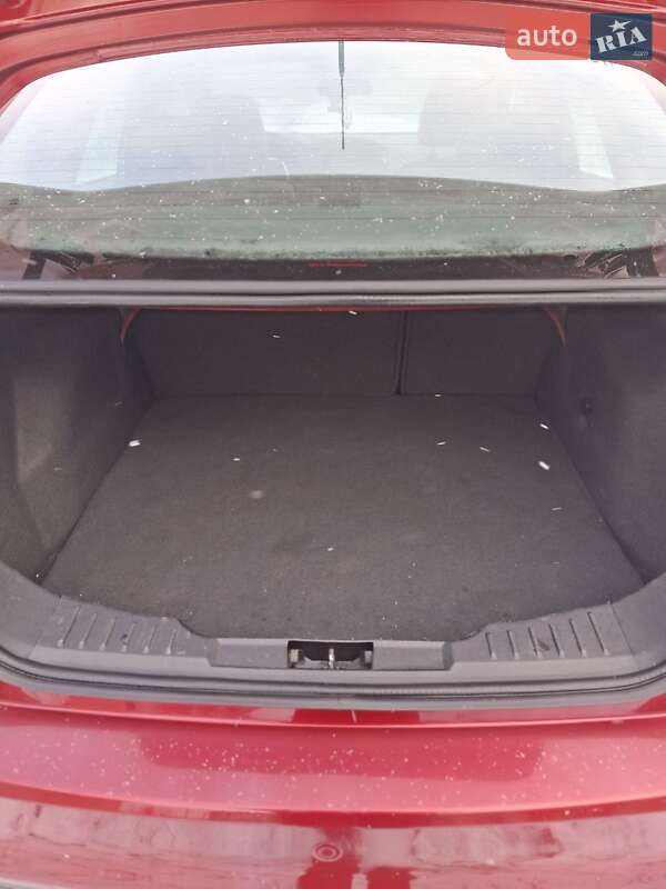 Седан Ford Focus 2013 в Ромнах