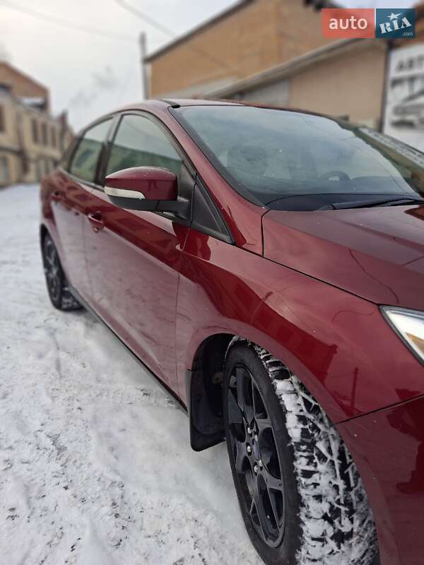 Седан Ford Focus 2013 в Ромнах