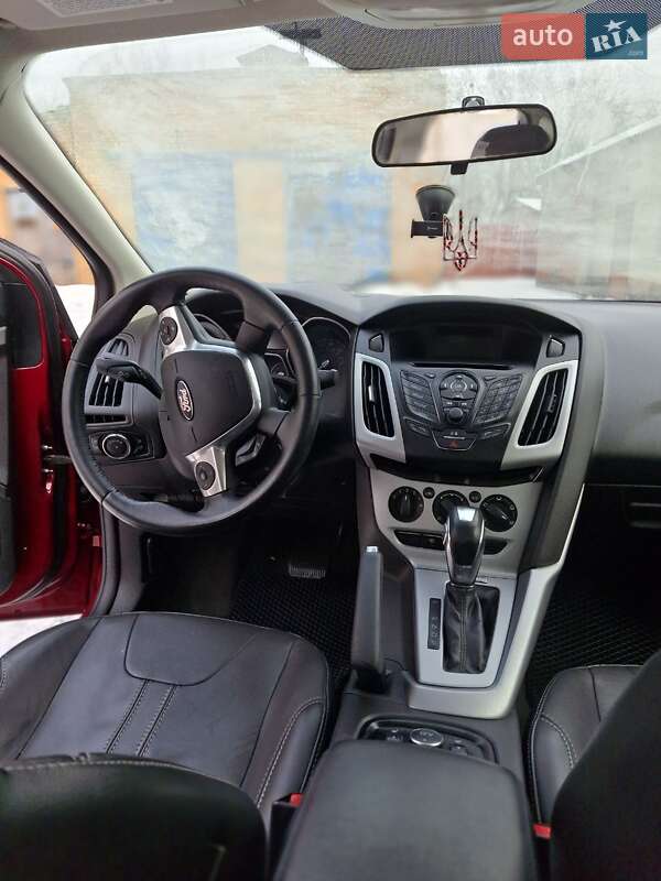 Седан Ford Focus 2013 в Ромнах