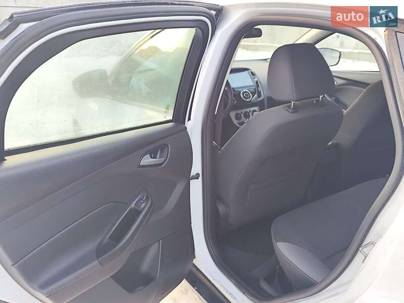 Хэтчбек Ford Focus 2014 в Киеве фото 17 Хэтчбек Ford Focus 2014 в Киеве