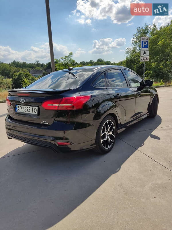 Седан Ford Focus 2015 в Синельниковому
