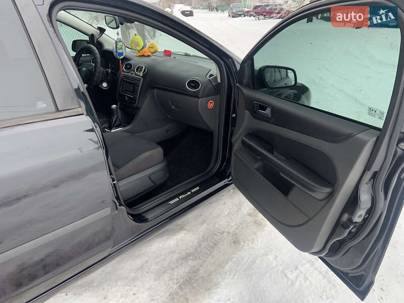 Хэтчбек Ford Focus 2005 в Киеве фото 29 Хэтчбек Ford Focus 2005 в Киеве