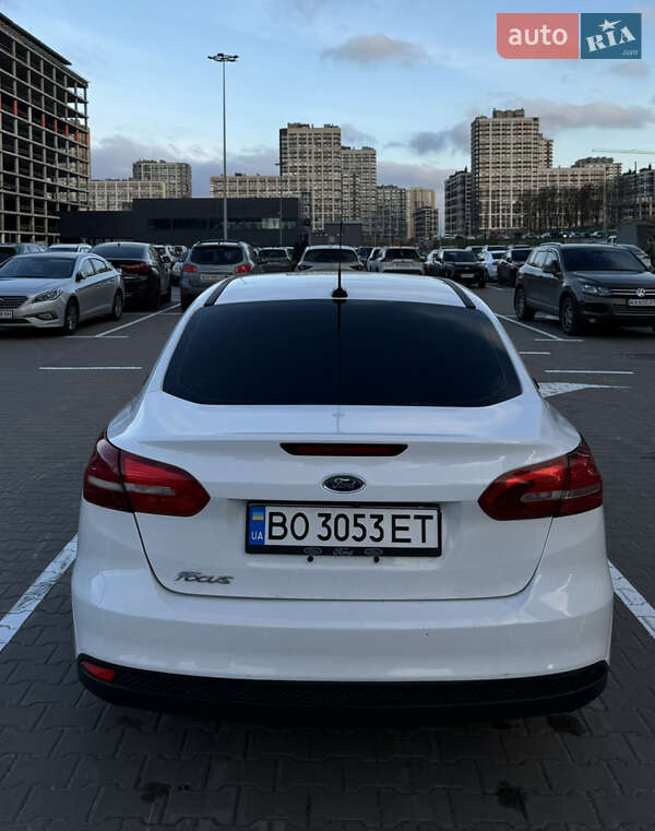 Седан Ford Focus 2015 в Киеве фото 3 Седан Ford Focus 2015 в Киеве