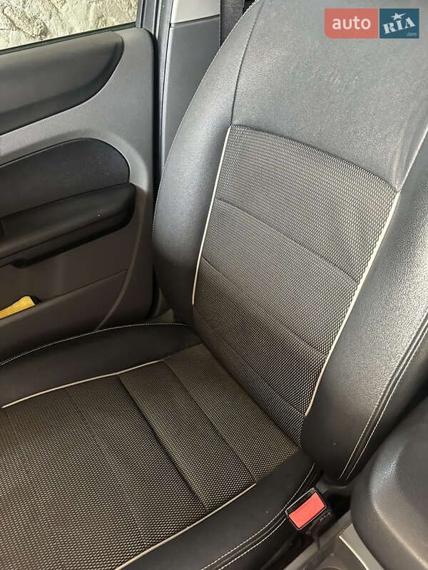 Универсал Ford Focus 2009 в Почаеве