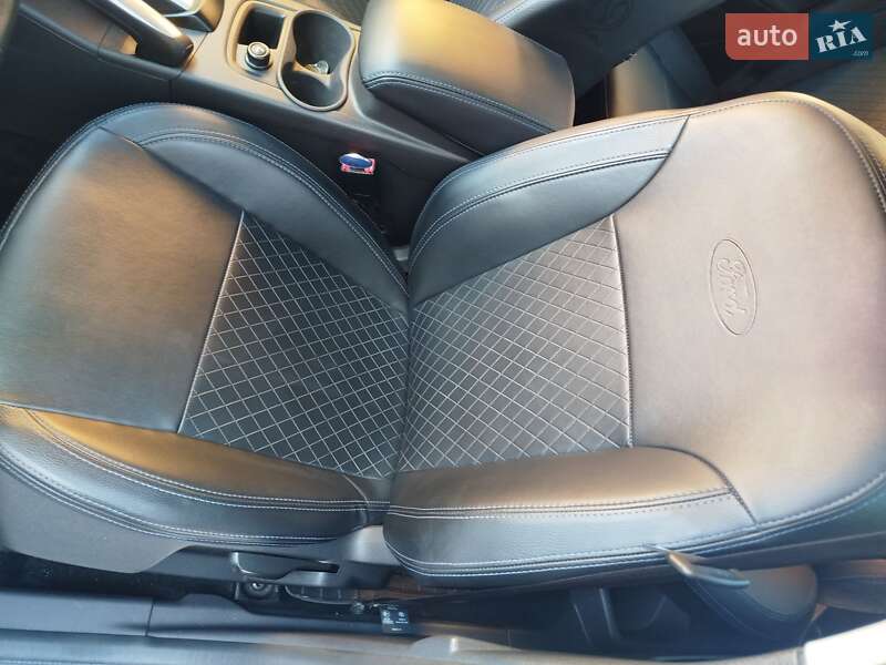 Седан Ford Focus 2013 в Синельниковому