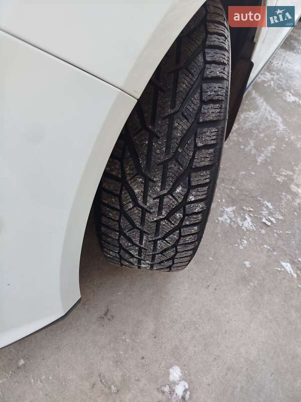 Седан Ford Focus 2013 в Синельниковому