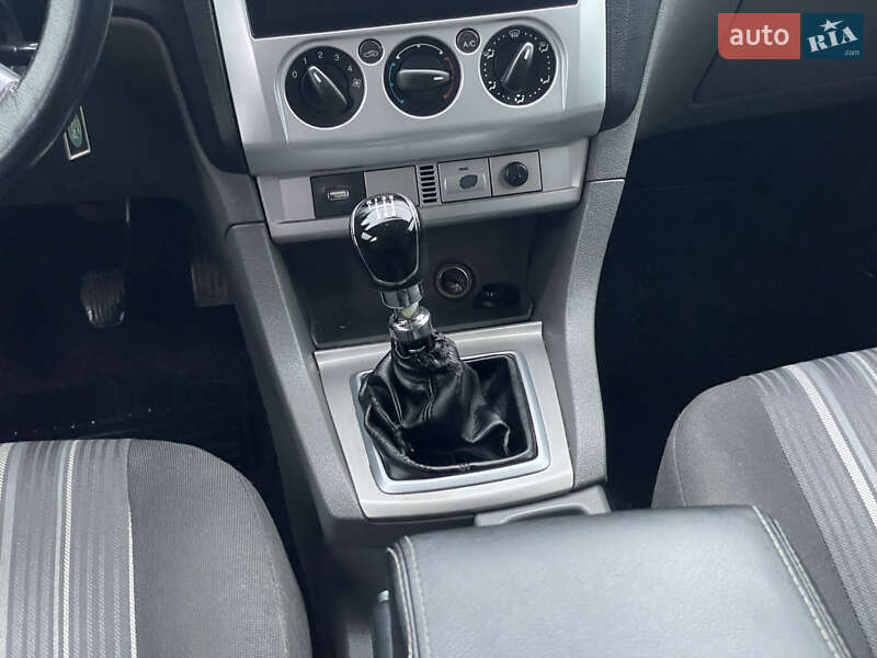 Хэтчбек Ford Focus 2008 в Мукачево