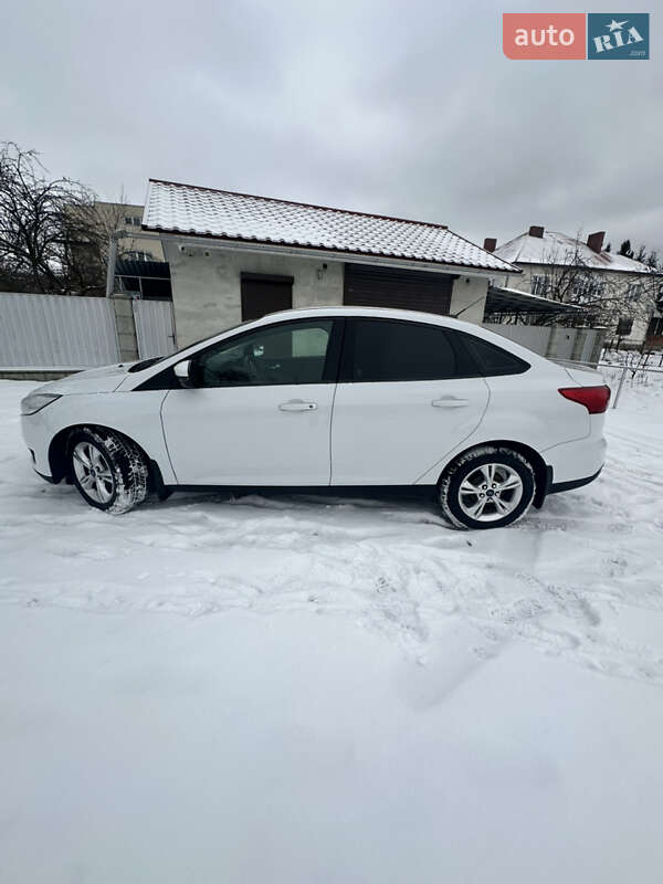 Седан Ford Focus 2015 в Калуші