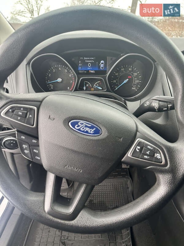 Седан Ford Focus 2015 в Калуші