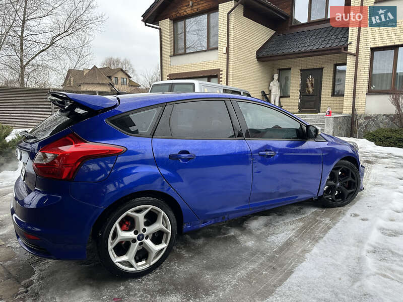 Хэтчбек Ford Focus 2013 в Киеве