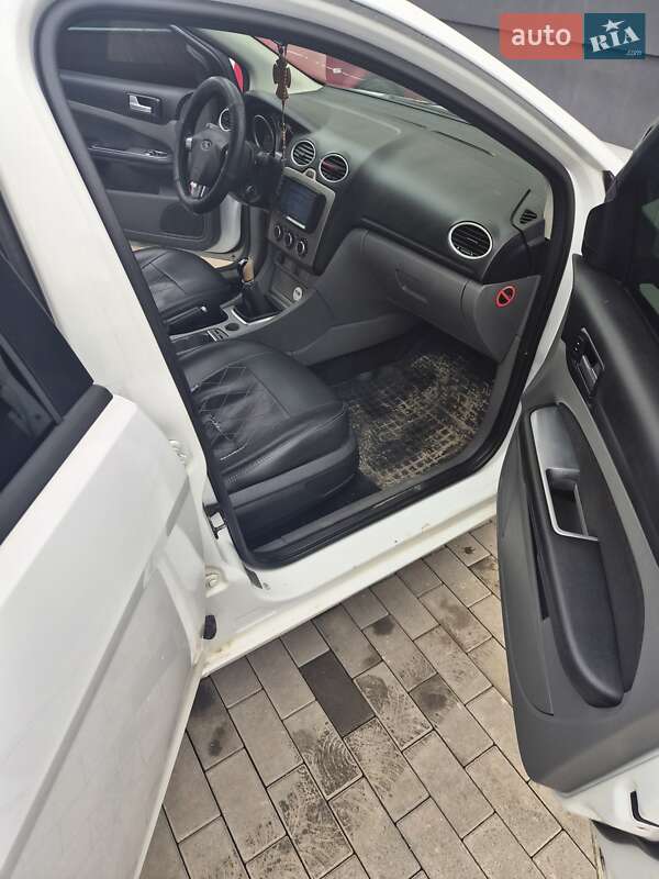 Хэтчбек Ford Focus 2010 в Ивано-Франковске