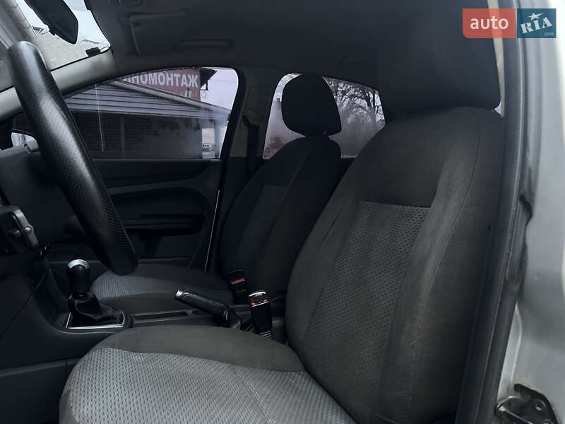 Хэтчбек Ford Focus 2006 в Николаеве