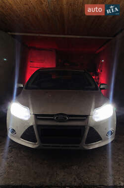 Хэтчбек Ford Focus 2014 в Сходнице
