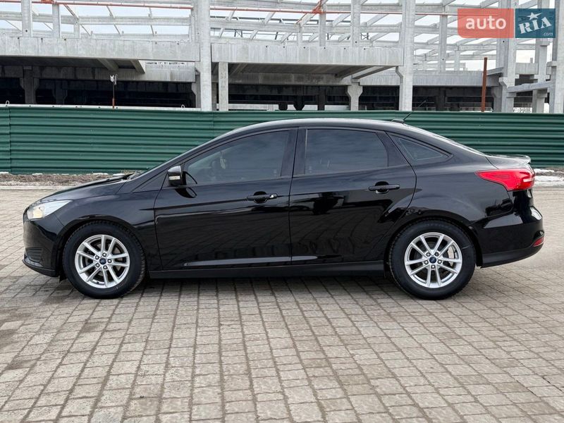 Седан Ford Focus 2015 в Бучі