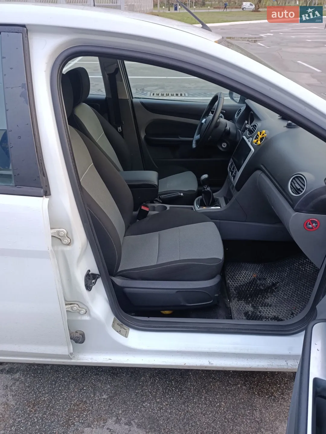 2010 Ford Focus - мініатюра 12
