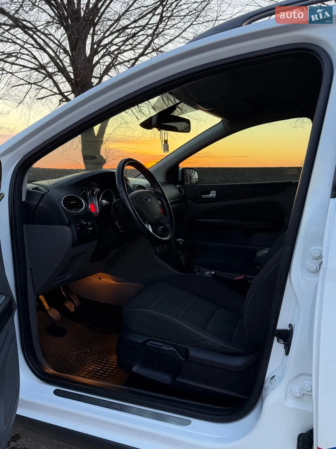 2010 Ford Focus - мініатюра 8