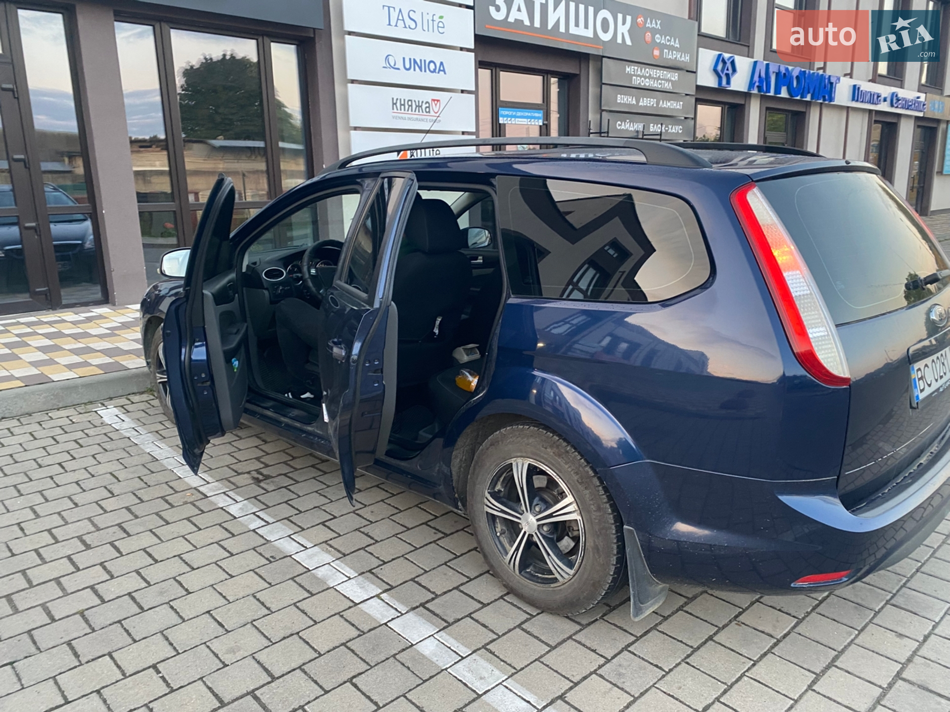 2010 Ford Focus - мініатюра 9