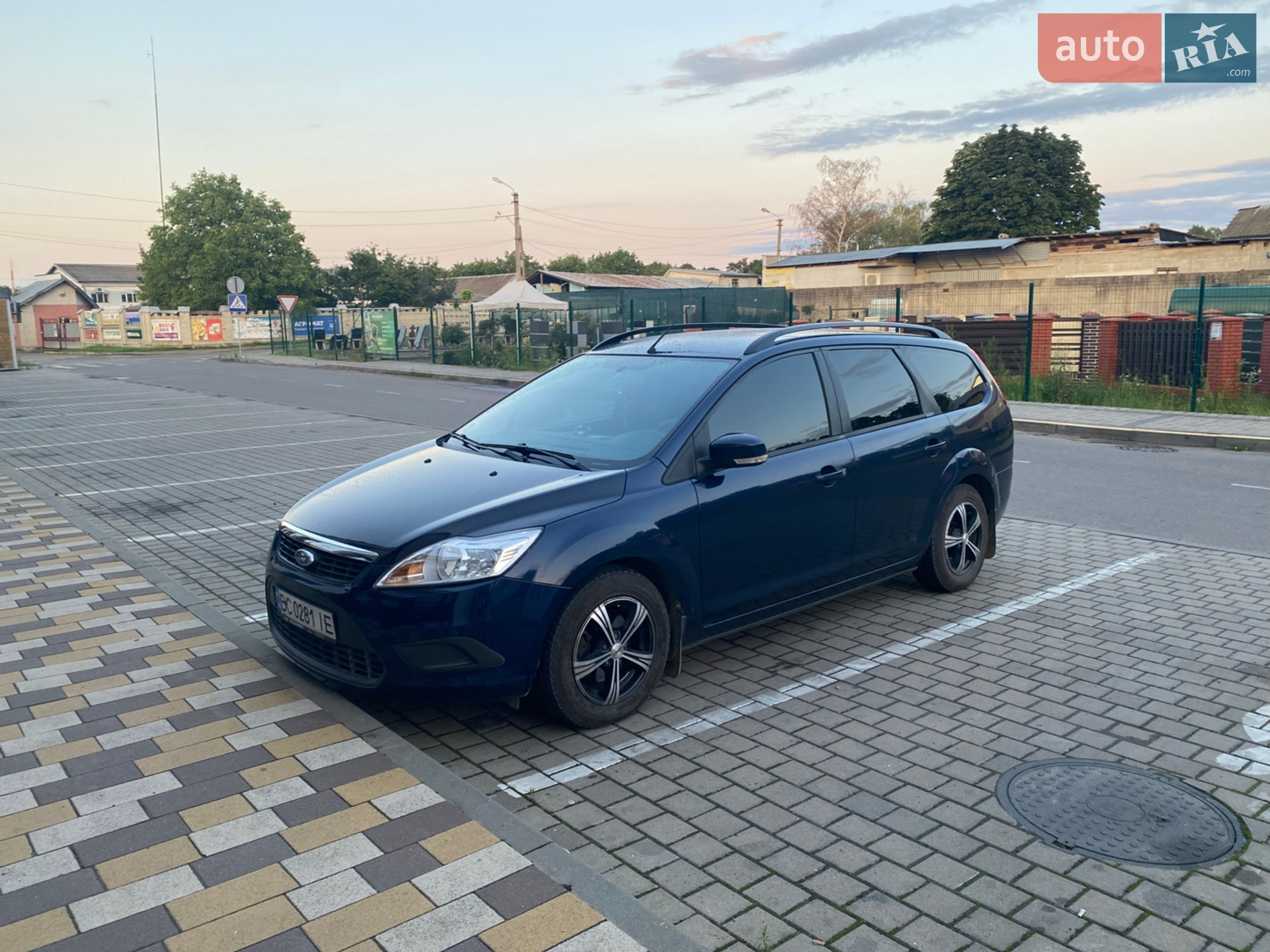 2010 Ford Focus - мініатюра 2