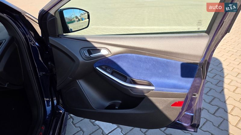 Хэтчбек Ford Focus 2015 в Черновцах