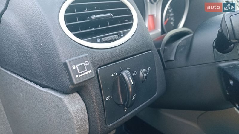 Хэтчбек Ford Focus 2010 в Каменке