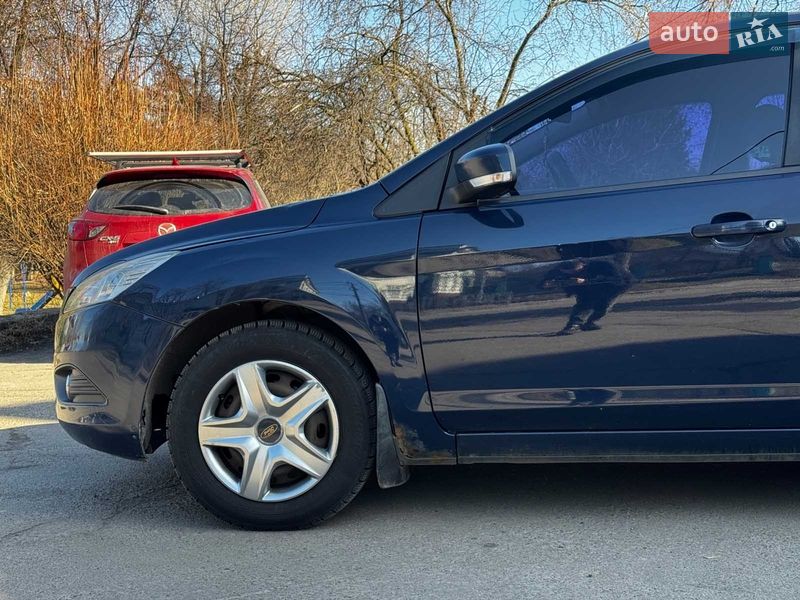 Хэтчбек Ford Focus 2008 в Киеве