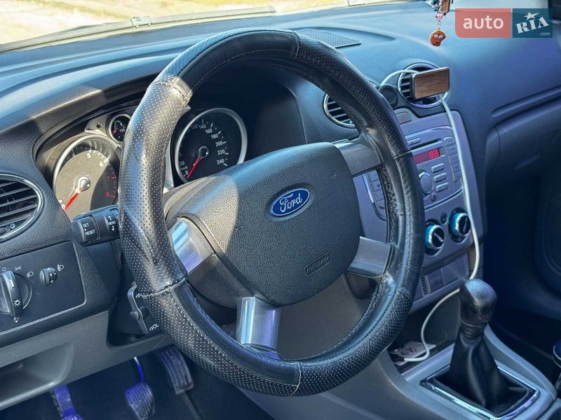 Хэтчбек Ford Focus 2008 в Киеве