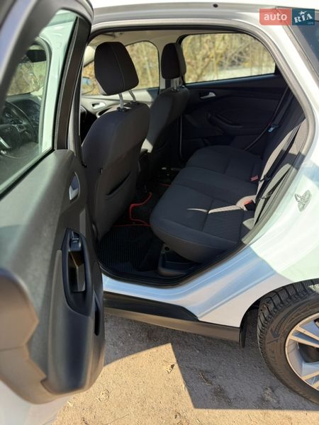 Хетчбек Ford Focus 2014 в Житомирі