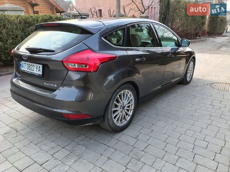 Хетчбек Ford Focus 2015 в Івано-Франківську