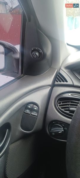Хэтчбек Ford Focus 2004 в Славуте