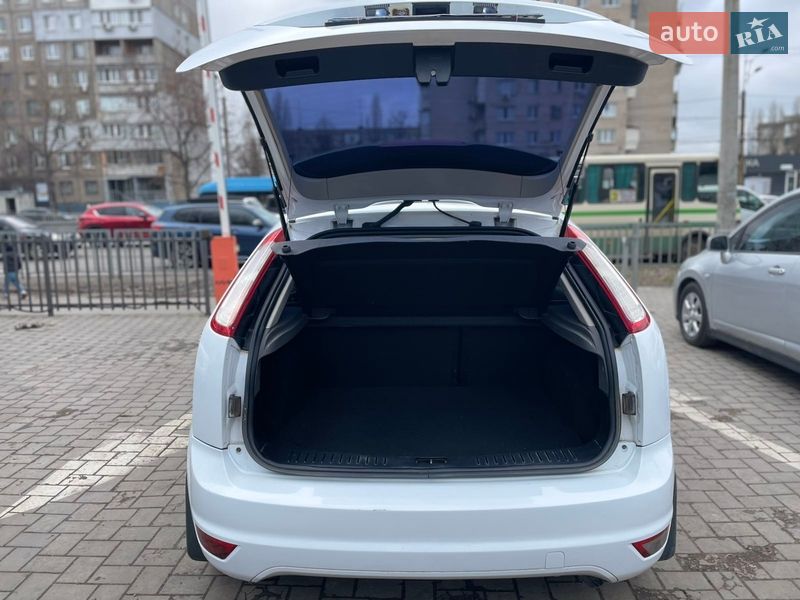 Хэтчбек Ford Focus 2011 в Днепре