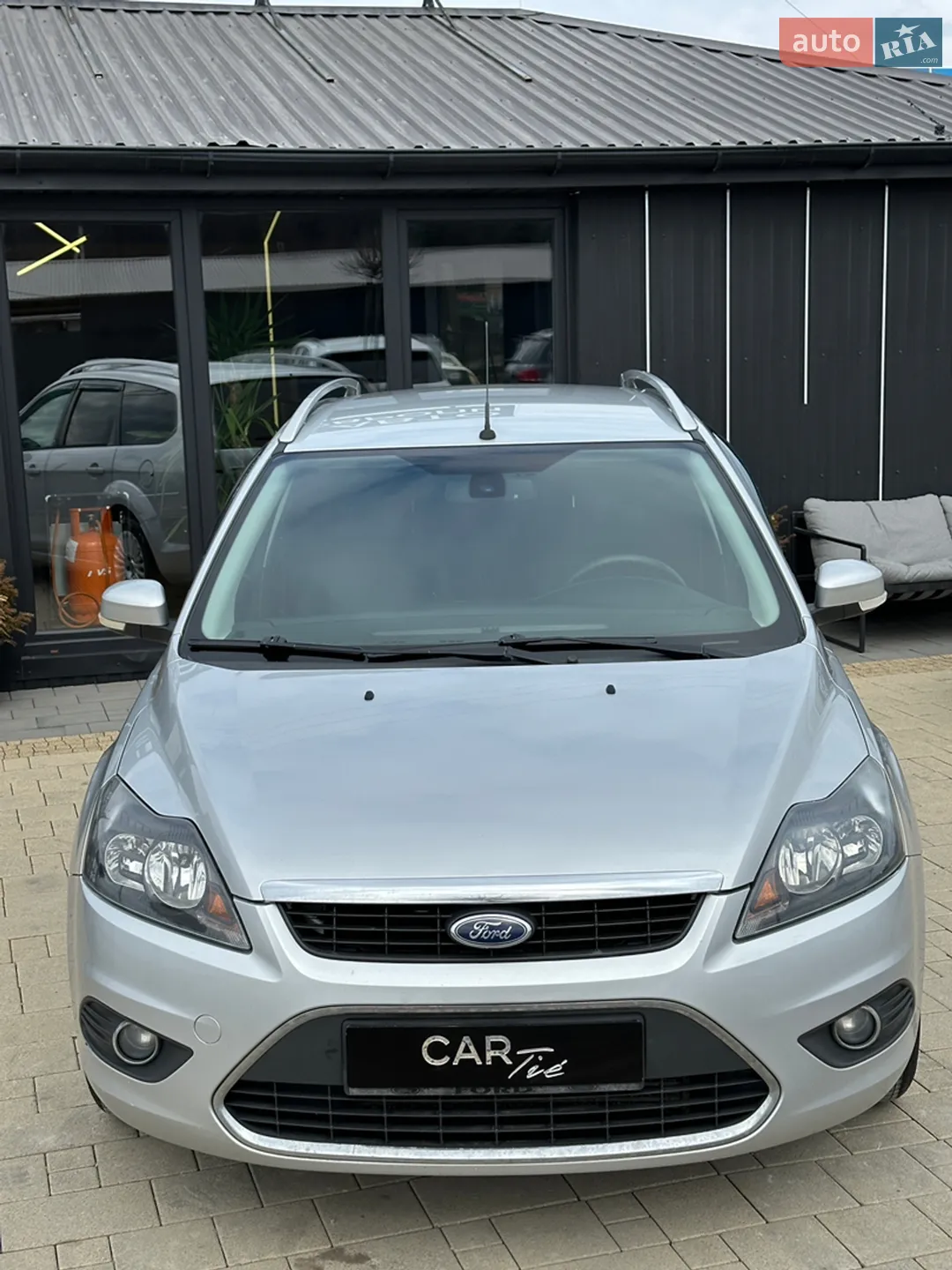 2010 Ford Focus - мініатюра 2