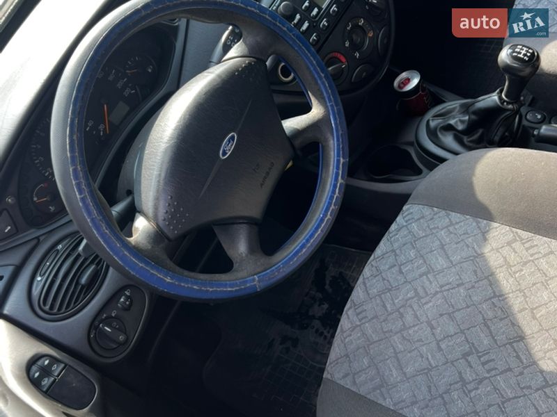 Хетчбек Ford Focus 2002 в Виноградові