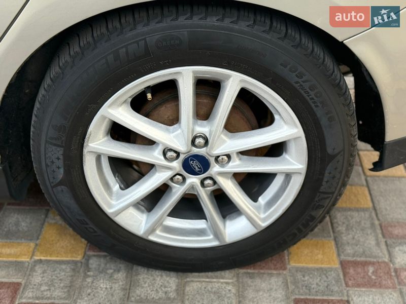 Хетчбек Ford Focus 2015 в Дніпрі