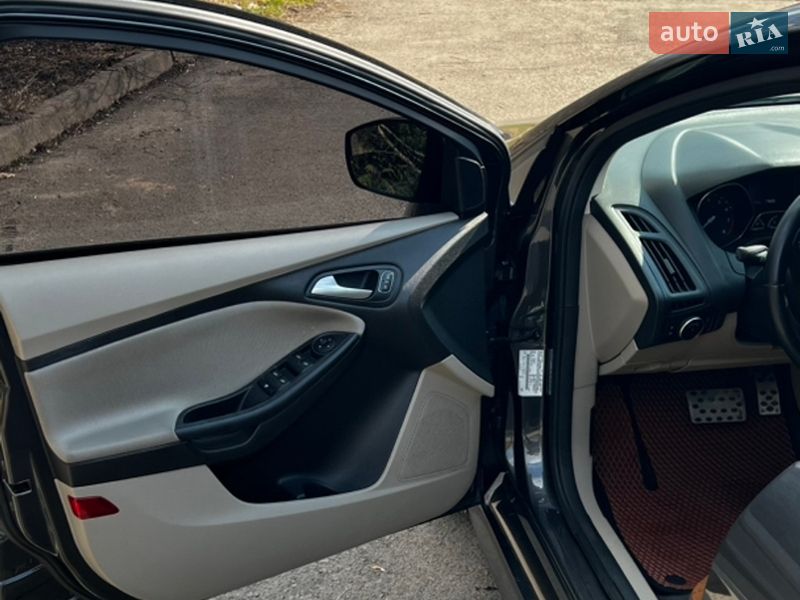 Хэтчбек Ford Focus 2015 в Ровно
