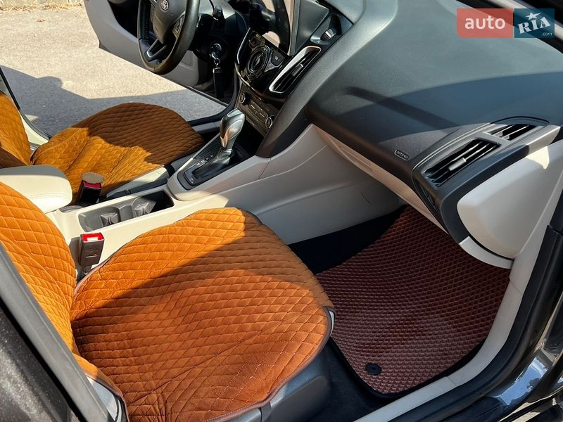 Хэтчбек Ford Focus 2015 в Ровно